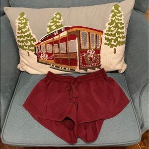 lululemon hotty hot shorts maroon size 6